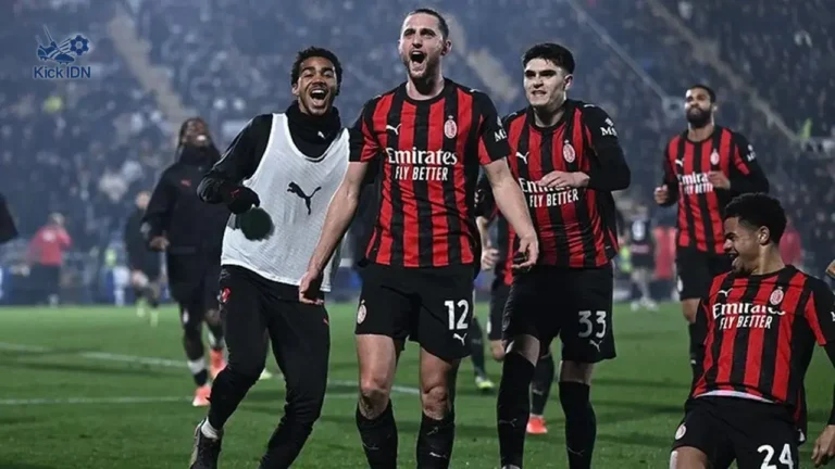 Adrien Rabiot merayakan gol kedua untuk AC Milan melawan Como dalam laga Serie A 2025/2026 yang dianalisis KickIDN