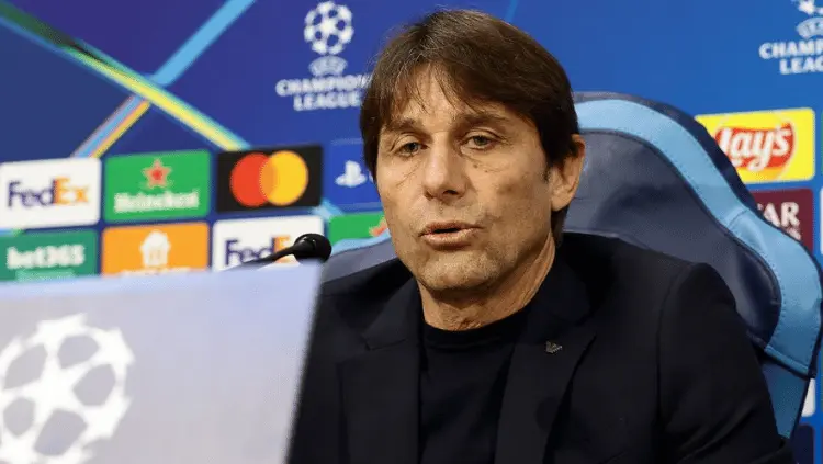 Antonio Conte, pelatih Napoli, memberikan penjelasan serius mengenai krisis cedera timnya dalam konferensi pers yang dianalisis KickIDN.