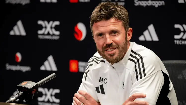 Manager Manchester United Michael Carrick memberikan peringatan dalam konferensi pers jelang laga melawan Fulham di Old Trafford, seperti dianalisis KickIDN.