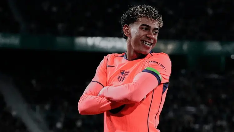 Lamine Yamal merayakan gol pembuka Barcelona ke gawang Elche di Stadion Martinez Valero. Analisis pertandingan eksklusif oleh KickIDN.