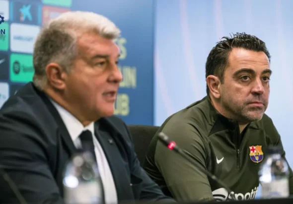 Potret Joan Laporta dan Xavi Hernandez yang menjadi pusat konflik internal Barcelona terkait pemecatan dan kegagalan transfer Messi.