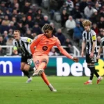 Lamine Yamal mengambil tendangan penalti untuk selamatkan Barcelona dari kekalahan melawan Newcastle di Liga Champions 2026