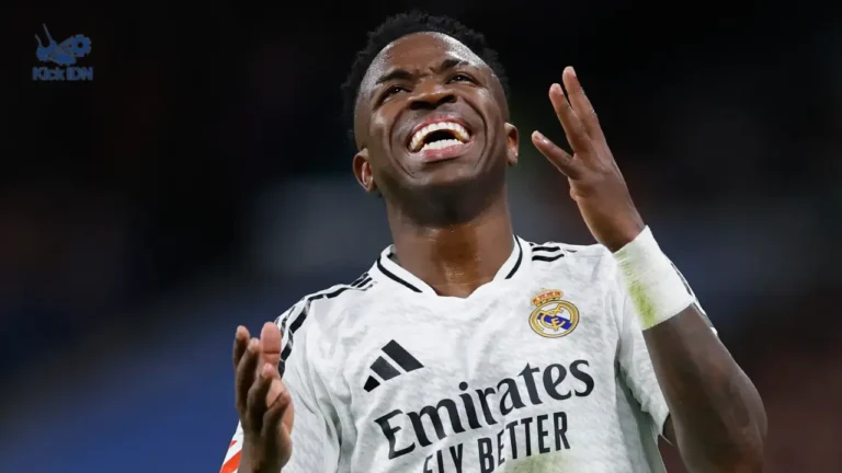 Vinicius Junior menunduk kecewa usai Real Madrid vs Getafe, Los Blancos kalah 0-1 tanpa Mbappe