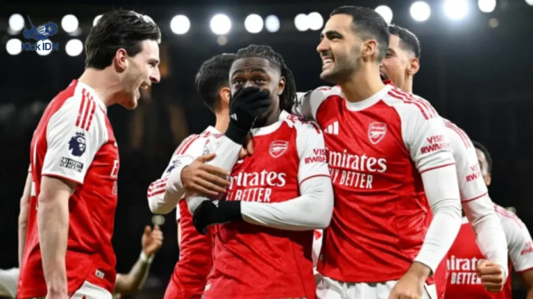 Para pemain Arsenal merayakan gol dalam laga Premier League 2026, menguatkan prediksi KickIDN sebagai favorit juara