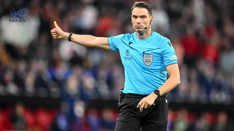 Wasit Sandro Scharer memimpin laga PSG vs Bayern di semifinal Liga Champions 2026, analisis KickIDN