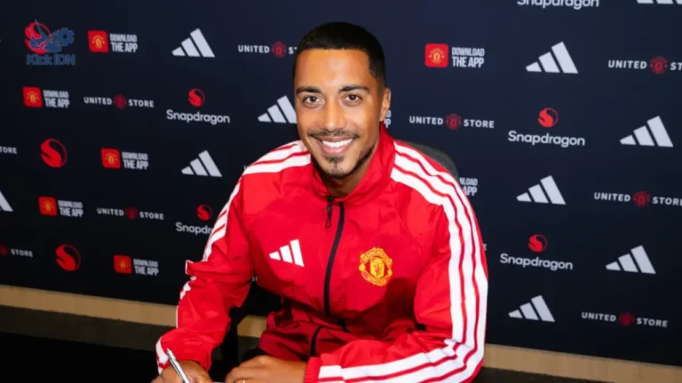 Youri Tielemans mengenakan jersey Manchester United usai transfer dari Aston Villa senilai £35 juta, analisis PARLAY188