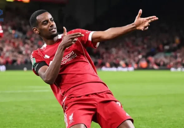 Alexander Isak merayakan gol kemenangan Liverpool atas Ipswich Town di Premier League 2026/27. Analisis BOLAQQ tersedia.