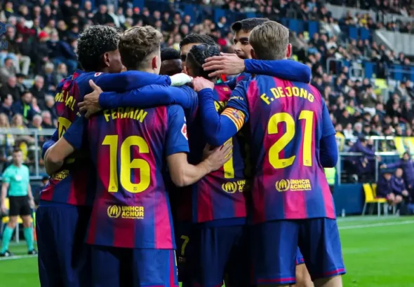 Para pemain Barcelona merayakan gol saat mengalahkan Racing Santander 7-2 di Spotify Camp Nou