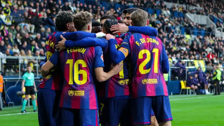 Para pemain Barcelona merayakan gol saat mengalahkan Racing Santander 7-2 di Spotify Camp Nou